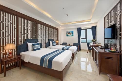 Deluxe Double Room with Partial Sea View