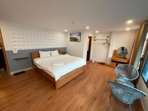 King Room with Mountain View