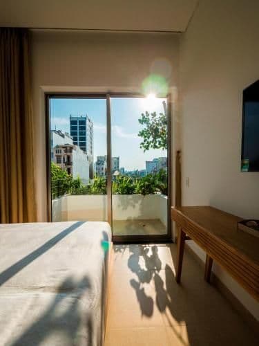 Studio with Balcony and City View