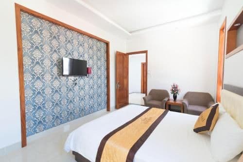 Deluxe Room (2 Adults + 1 Child)