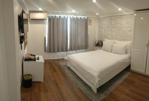 Queen Room