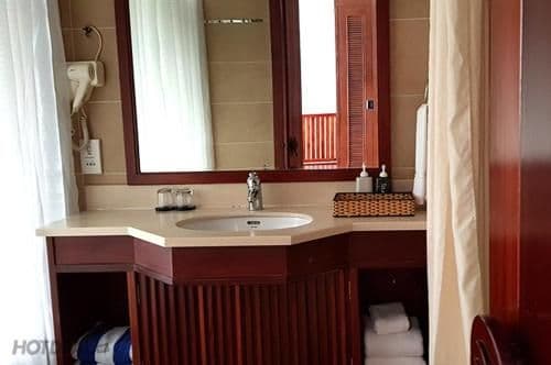 Deluxe Room (2 Adults + 1 Child)