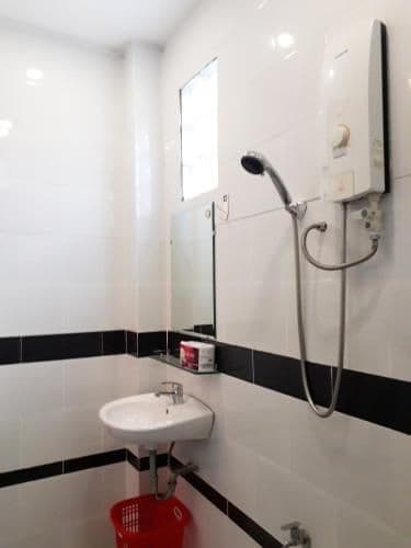 Apartment with Shower