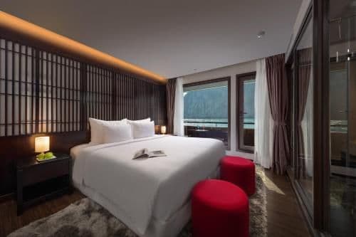 Silver Pearl Suite with Balcony