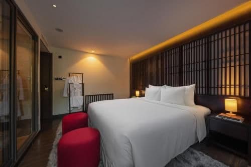 Silver Pearl Suite with Balcony