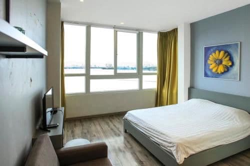 Apartment with Lake View
