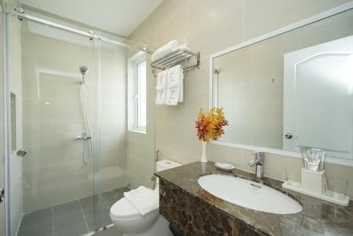 Deluxe Twin or Double (Free Minibar)