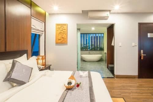 King Suite with Pool View