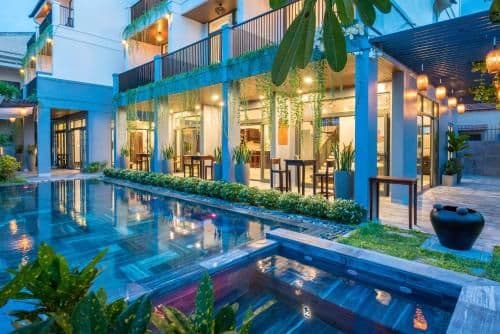 King Suite with Pool View