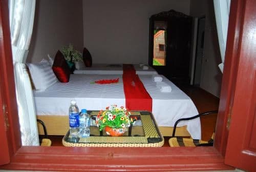 Bungalow Twin Room with Garden View