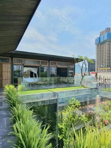 Apartment with Pool View