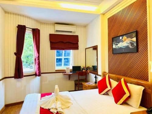 Deluxe Room (2 Adults + 1 Child)