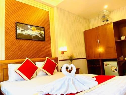 Deluxe Room (2 Adults + 1 Child)