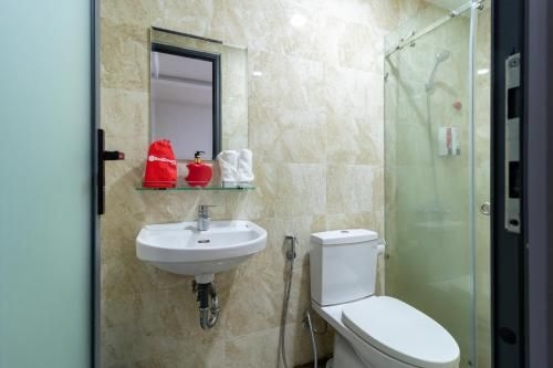 RedDoorz The Jade Hotel Than Nhan Trung3