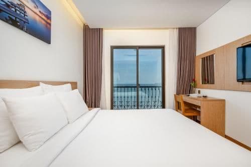 Deluxe Double Room with Balcony and Sea View