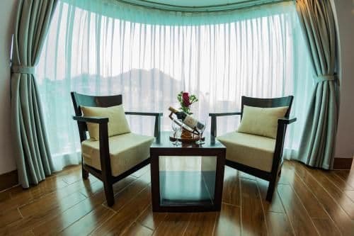 Suite with Balcony and Mountain View