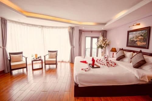 Suite with Balcony and Mountain View