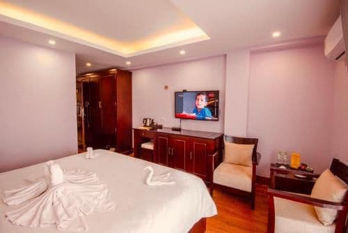 Deluxe Double Room with Balcony and Mountain View