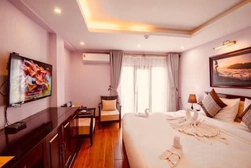 Deluxe Double Room with Balcony and Mountain View