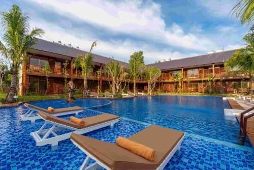 Deluxe Double or Twin Room with Pool View