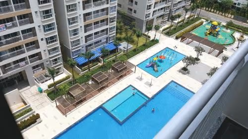Apartment with Pool View