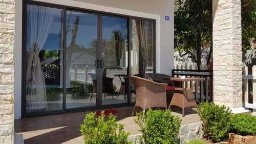 Apartment with Pool View