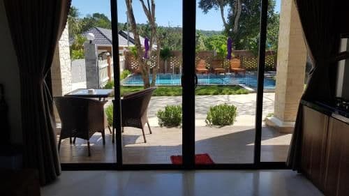 Apartment with Pool View