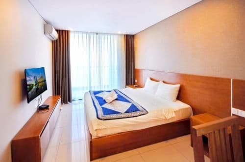 One-Bedroom Apartment with Balcony and Sea View