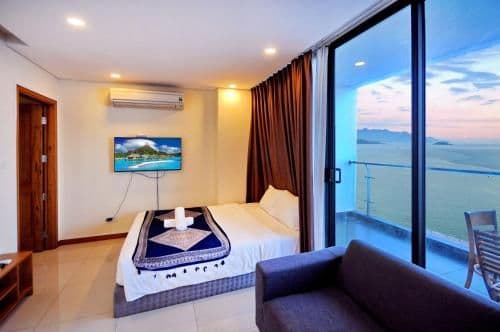 One-Bedroom Apartment with Balcony and Sea View