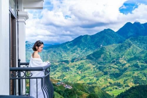 Suite with Mountain View