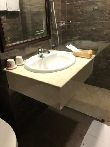 Phung Long Hotel1
