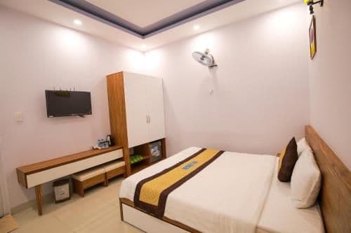 Deluxe Room (2 Adults + 1 Child)