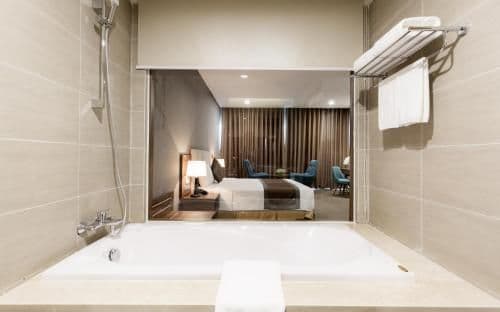 Deluxe Family Room