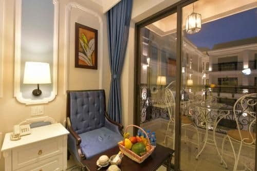 Quadruple Family Room with Balcony and City View