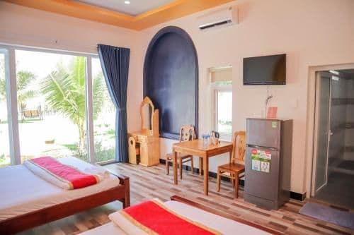 Family Room with Garden View