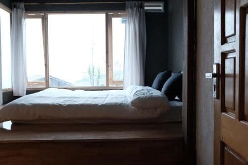 Apartment with Mountain View