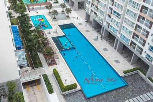 Apartment with Pool View