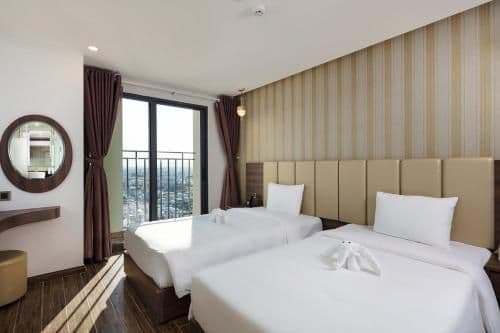 Premier Deluxe Double or Twin Room with Partial Sea View
