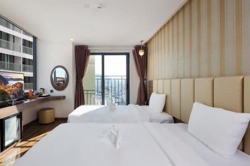 Premier Deluxe Double or Twin Room with Partial Sea View