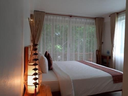 Deluxe Room (2 Adults + 1 Child)
