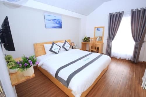Deluxe Room (2 Adults + 1 Child)