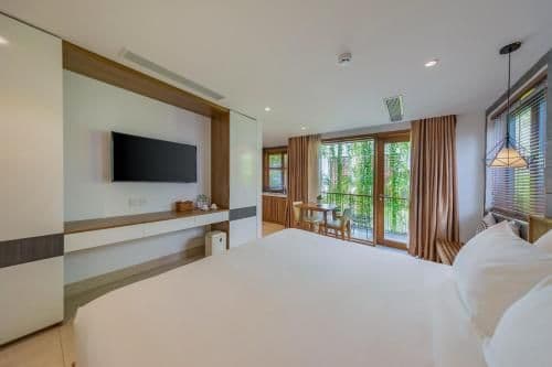 Superior Apartment with Balcony and Pool View