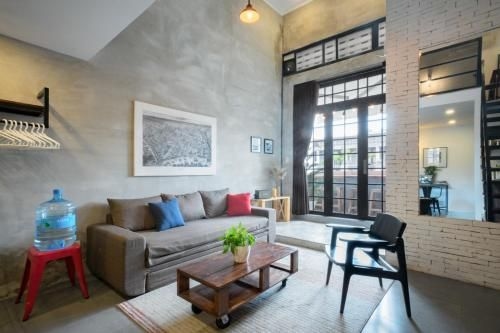 CIRCADIAN Industrial Loft In Heritage Building4