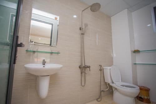 Deluxe Room with Lake & Mountain View
