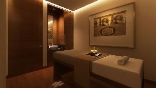 Holiday Inn & Suites Makati2