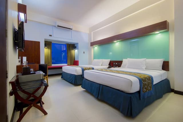 Double or Twin TWO QUEEN BEDS