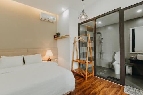 Daisy Room - Day Use 4 Hours. Extra charge for overnight stay