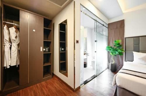Deluxe Twin with Window
