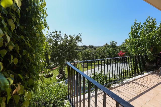 STUDIO GARDEN VIEW