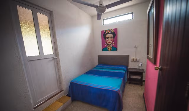 DOUBLE WITH DOUBLE BED